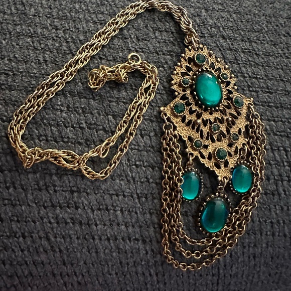 Vintage 1970’s necklace 13 green stones gold chain with matching earrings - Picture 9 of 14